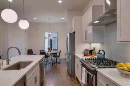 The Kora - Rooftop Luxury In Nashville'S Gulch Bagian luar foto
